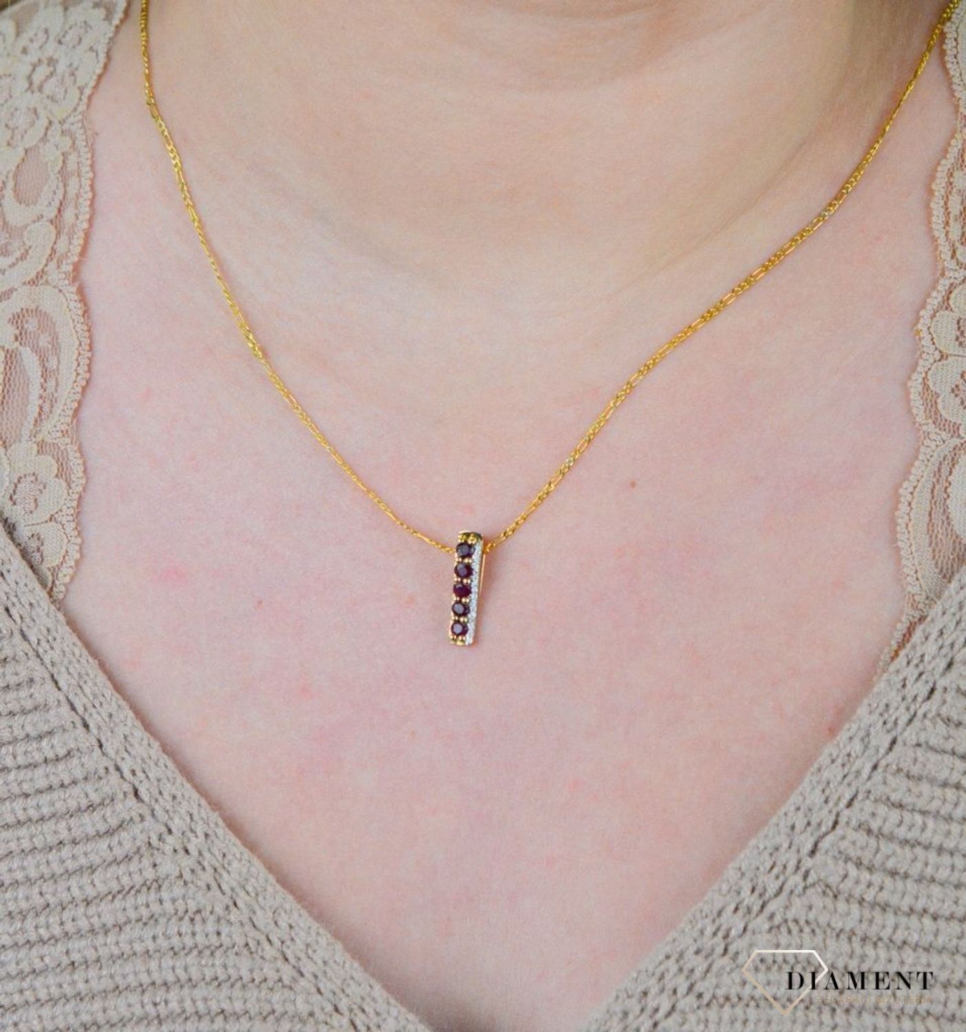 Srebrny łańcuszek pokryty złotem próby 925 Figaro DIA-LAN-4970Z-925 1,5mm. Srebrny łańcuszek Figaro próba 925 w kolorze żółtego złota. Piękne, solidnie wykonane srebrne wyroby z pewnością wzbudzą uznanie i  (1).jpg